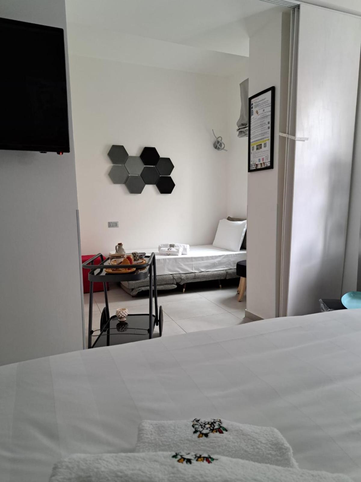 Sikelia Superior Rooms มิลาซโซ ภายนอก รูปภาพ
