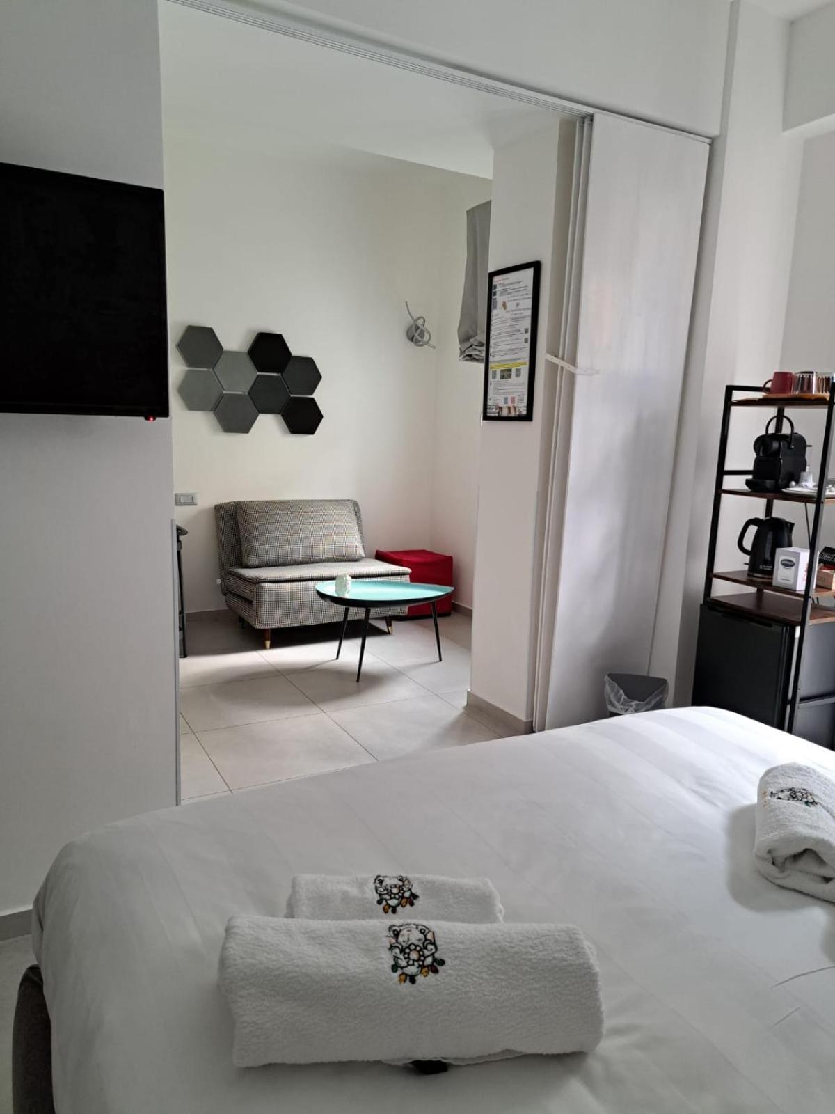 Sikelia Superior Rooms มิลาซโซ ภายนอก รูปภาพ