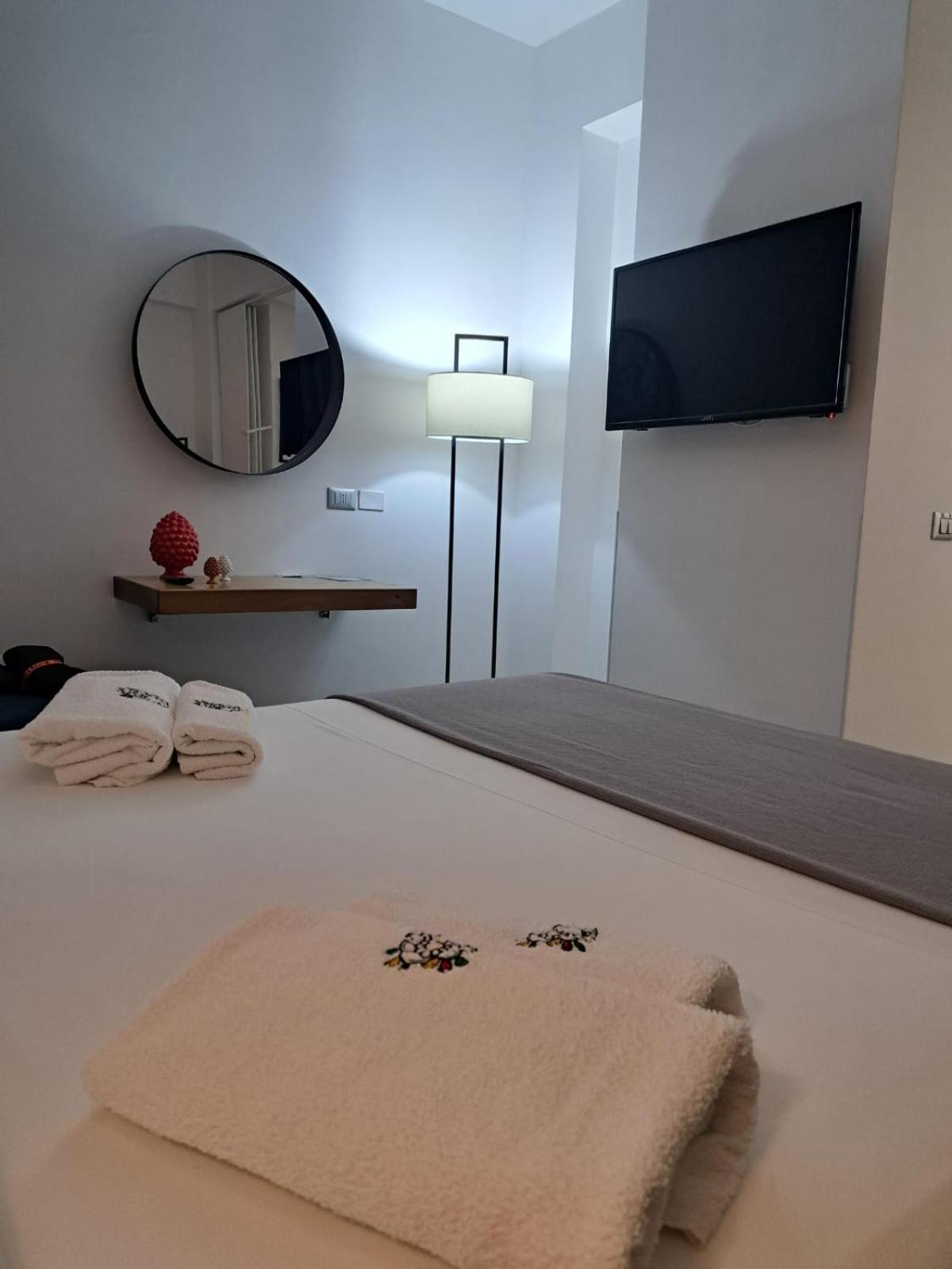 Sikelia Superior Rooms มิลาซโซ ภายนอก รูปภาพ